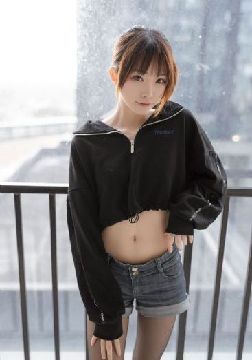 我趁校花睡觉摸她奶脱她内裤动漫