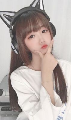 小奶瓶(产奶)晨晨爱吃萝卜